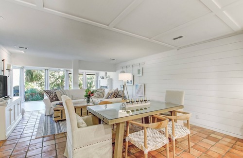 Fernandina Beach Condo | Exquisite Lagoon Villa Only 8-Minute Walk To Beach!