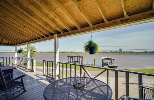 Lake Charles House | Exquisite Lake Charles Gem - Waterfront Views