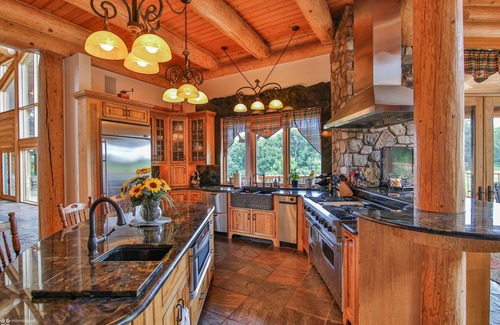 Nazareth House | Exquisite Log Home