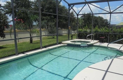 Marbella House | Exquisite Luxury Villa in Marbella, Davenport 5BR / 3.5BA