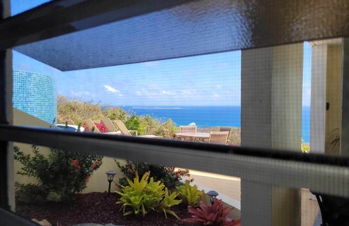 Estate Bakkero Apartment | EXQUISITE Oceanview Studio Villa, Luxury Infinity Pool above Morningstar Beach