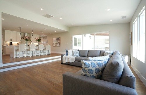 Orange House | Exquisite Pool/Jacuzzi Home: 2 EnSuites, Huge Yard