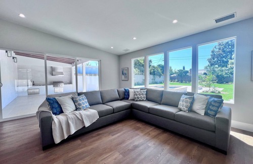 Orange House | Exquisite Pool/Jacuzzi Home: 2 EnSuites, Huge Yard