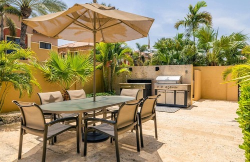 Gold Coast Villa | Exquisite Poolside Living with 3BR & 2BA at Diamante 165 by Bocobay