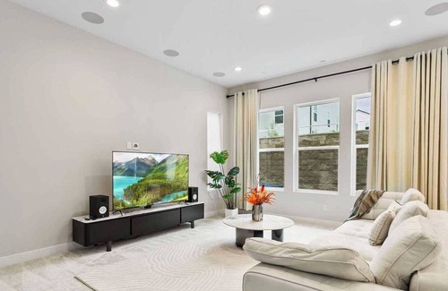 Foothill Ranch House | Exquisite Retreat on Pin Ln #41790