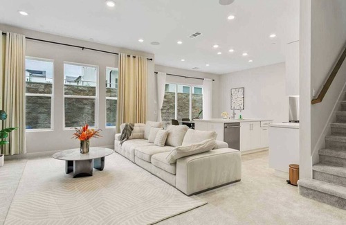 Foothill Ranch House | Exquisite Retreat on Pin Ln #41790
