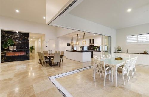 Noosaville House | Exquisite Riverside Living, Noosaville