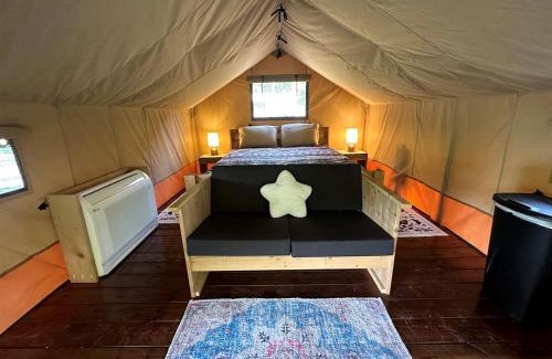 Newport Other | Exquisite Safari Tent Haven near Smoky Mountains in Tennessee