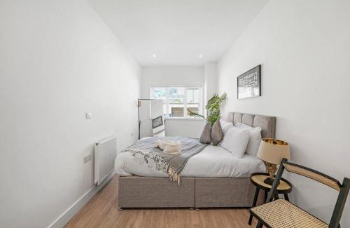 Hanham Apartment | Exquisite Scandi Gem of Bristol - Sleeps 6