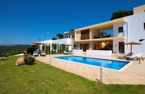 Agia Paraskevi Villa | Exquisite Skiathos Villa Skiathea Villa Beta 2 Bedrooms Private Pool Troulos