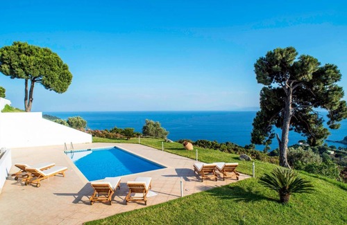 Agia Paraskevi Villa | Exquisite Skiathos Villa Skiathea Villa Beta 2 Bedrooms Private Pool Troulos