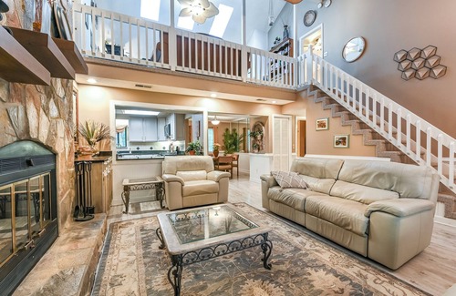 Summerville Historic District House | Exquisite Summerville Retreat-Walk to Downtown, Festivals & Southern Hospitality