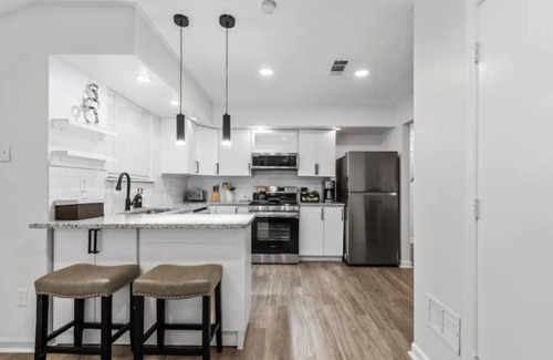Union City House | Exquisite VRBO near Atlanta airport. Let me be your favorite host!