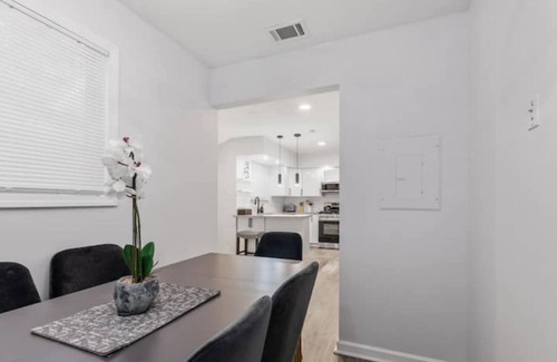Union City House | Exquisite VRBO near Atlanta airport. Let me be your favorite host!