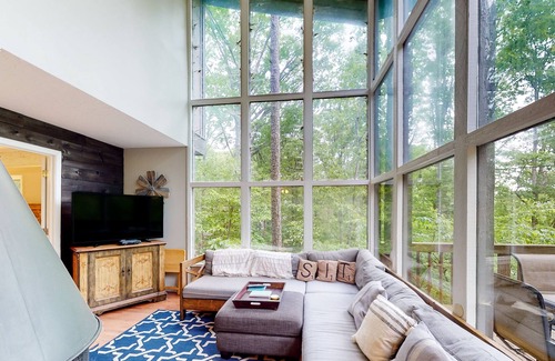 Gainesville House | Exquisite waterfront home with balcony, fireplace, W/D, & dog-friendly