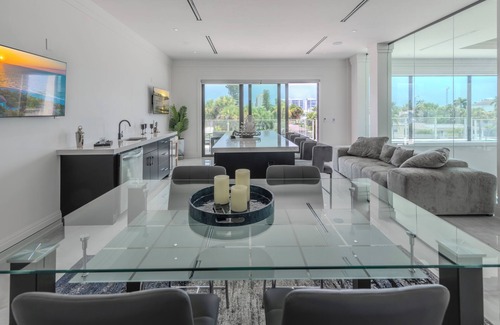 Connors House | Exquisite Waterfront 6-Bed Home in Naples, Pool & Spa