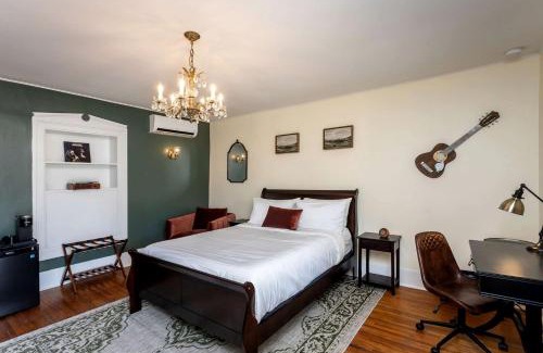 Luray House | Exquisite Zen Suite Retreat near Blue Ridge Mountain in Virginia