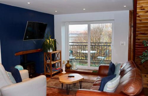Mumbles House | Extended Fishermans cottage with stunning sea views