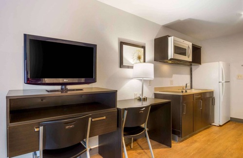 North Charleston Hotel | Extended Stay America Select Suites - Charleston - Ashley Phosphate Rd.