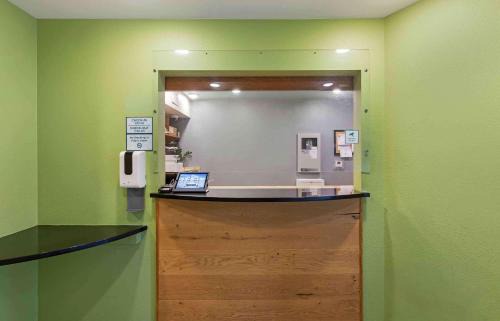 Cleveland Hotel | Extended Stay America Select Suites - Cleveland - Airport