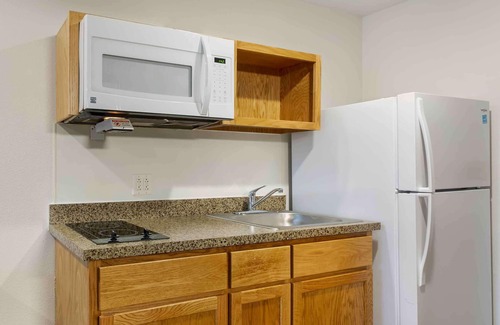 Cleveland Hotel | Extended Stay America Select Suites - Cleveland - Airport