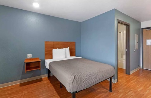 Cleveland Hotel | Extended Stay America Select Suites - Cleveland - Airport