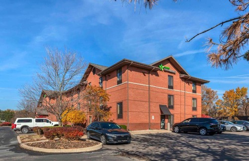 Rockford Hotel | Extended Stay America Select Suites - Rockford - State Street