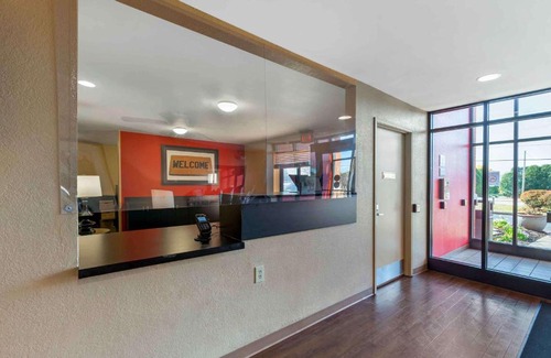 Rockford Hotel | Extended Stay America Select Suites - Rockford - State Street