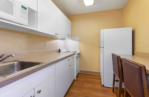 Madison Hotel | Extended Stay America Select Suites - Madison - Old Sauk Rd.