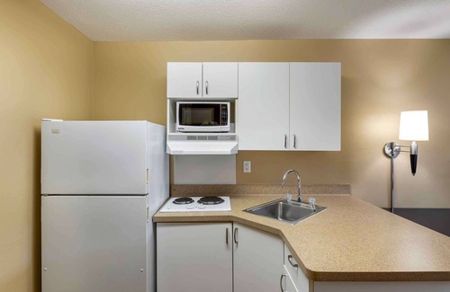 Waukesha Hotel | Extended Stay America Select Suites - Milwaukee - Waukesha