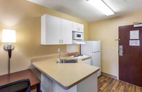 Waukesha Hotel | Extended Stay America Select Suites - Milwaukee - Waukesha