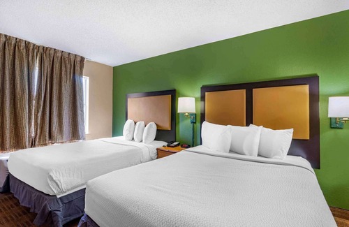 Tampa Hotel | Extended Stay America Select Suites Tampa North Airport