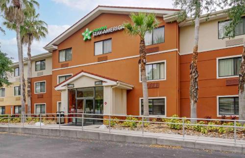 Tampa Hotel | Extended Stay America Select Suites Tampa Airport Memorial Hwy