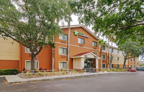 Tampa Hotel | Extended Stay America Select Suites Tampa Airport Memorial Hwy