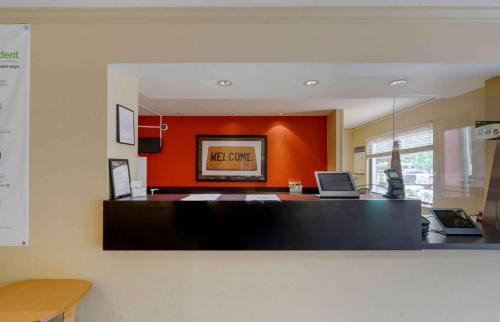 Tampa Hotel | Extended Stay America Select Suites Tampa Airport Memorial Hwy