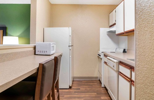 Warren Hotel | Extended Stay America Select Suites Detroit Warren