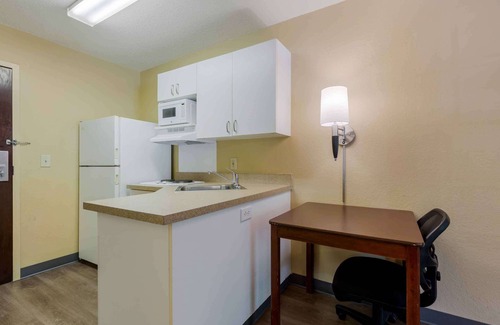 Potomac Falls Hotel | Extended Stay America Suites Washington DC Sterling