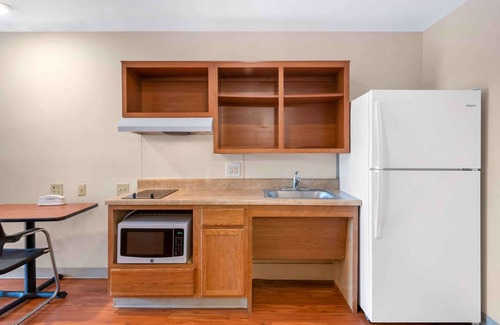 Hollyford Hotel | Extended Stay America Select Suites - Jacksonville - North