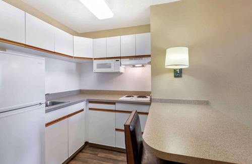 North Olmsted Hotel | Extended Stay America Suites Cleveland Airport North Olmsted