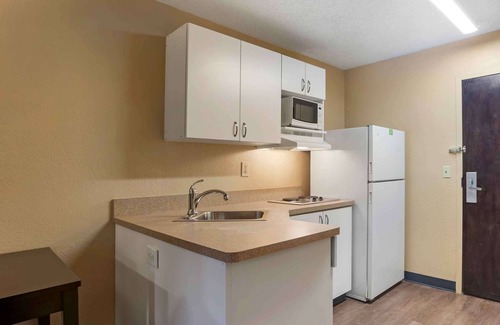 Palm Springs Hotel | Extended Stay America Suites Palm Springs Airport