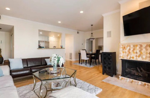 Playa Del Rey Condo | Extended Stay, Cozy, Pool View, near LAX, Beach!