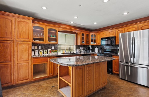 Fontana House | Extended Stay Deal|4BR Home, Fully-Equipped Kitchen|Pet Friendly #41817