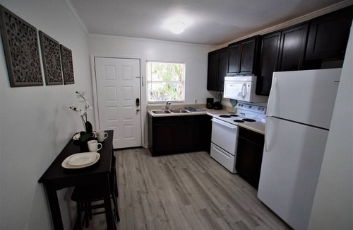 Vero Beach Apartment | Extended-Stay Studio w King Bed and Full Kitchen. Small unit with everything.