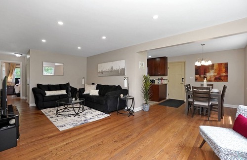 Arlington Heights House | Extended Stay Arlington Heights FHS Rental