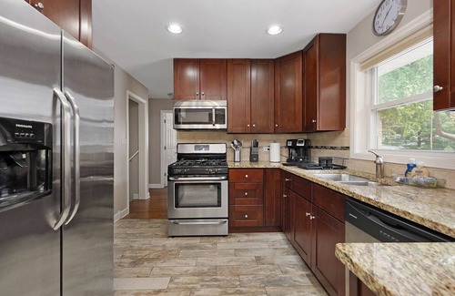 Arlington Heights House | Extended Stay Arlington Heights FHS Rental