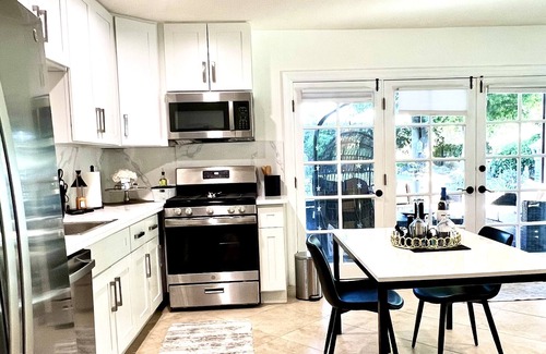 Northridge Apartment | Extra Large 1bed 1bath 950sq feet