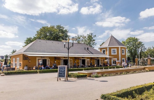 Municipality of Valkenburg aan de Geul Villa | Extra luxury 10-person villa Culinary in the holiday park Landal Kasteeldomein De Cauberg