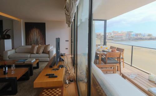 Melenara Apartment | Extra Luxurious Apartment on the Beachfront