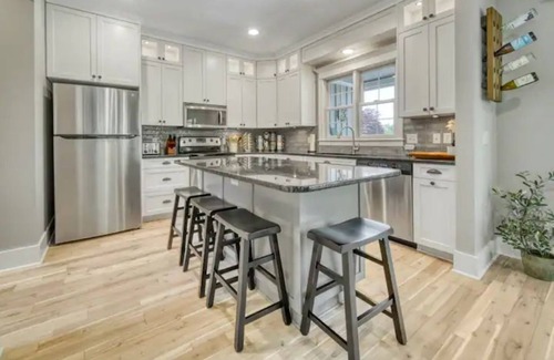 Douglas House | Extra Spacious House with Heated Backyard Pool