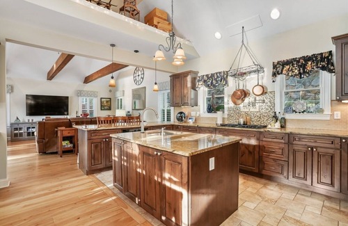 Danbury House | Extraordinary Candlewood Lake home in Danbury CT
